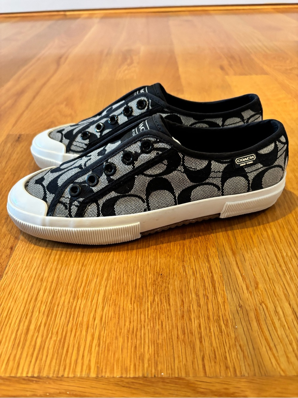 Coach Women’s Black and White Signature Slip-On Sneakers -Excellent condition - Picture 10 of 12